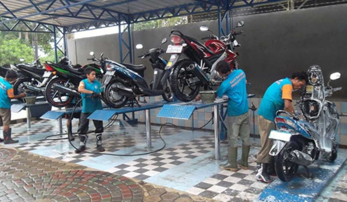 3 Mekanik SMK Cilacap Juara LKS Otomotif: Rahasia Skill yang Bikin Bengkel Lokal Kewalahan